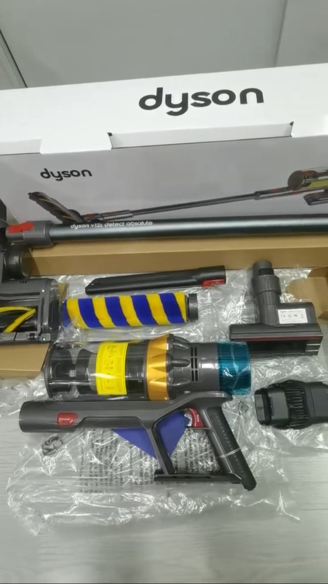 Dyson V15 Detect Absolute